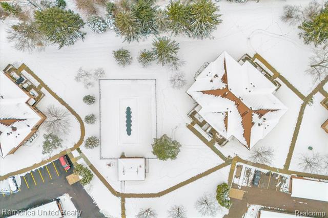 Builiding view thirty for 19201 Surrey, Northville, MI. 48167