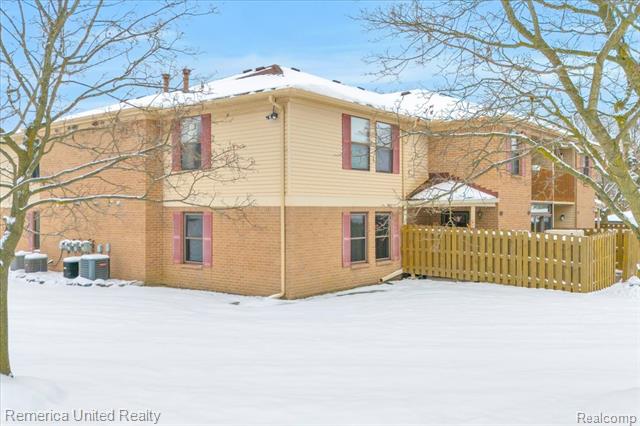 Builiding view twenty eight for 19201 Surrey, Northville, MI. 48167