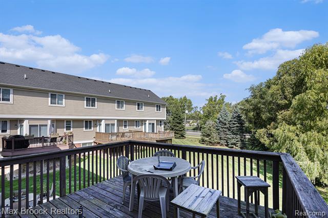 Builiding view fifteen for 4899 Green, Utica, MI. 48317