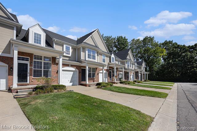 front view picture of 4899 Green Court, Utica, MI. 48317