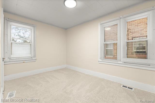 Builiding view eighteen for 17180 Kentucky, Detroit, MI. 48221