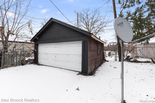 Builiding view forty six for 17180 Kentucky, Detroit, MI. 48221