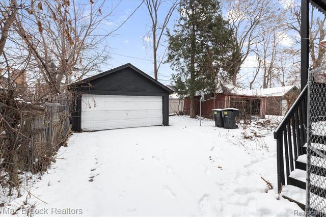 Builiding view forty three for 17180 Kentucky, Detroit, MI. 48221