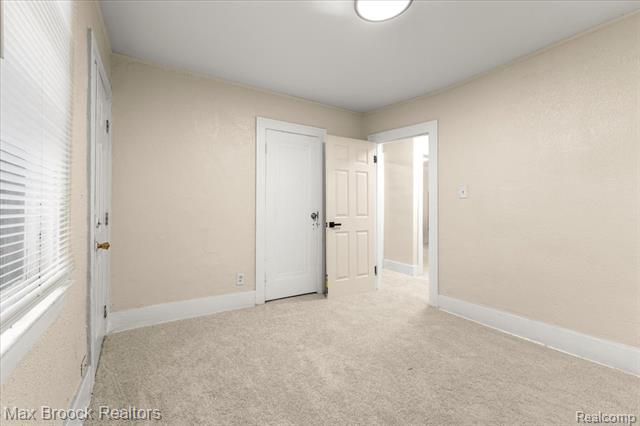 Builiding view forty for 17180 Kentucky, Detroit, MI. 48221