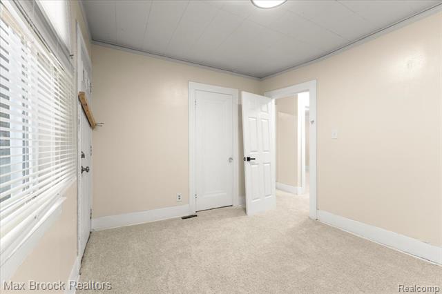 Builiding view seventeen for 17180 Kentucky, Detroit, MI. 48221