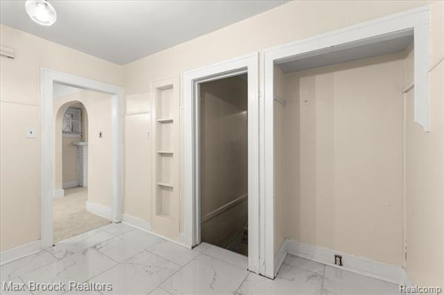 Builiding view thirteen for 17180 Kentucky, Detroit, MI. 48221