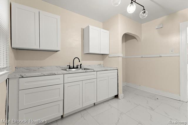 Builiding view thirty five for 17180 Kentucky, Detroit, MI. 48221