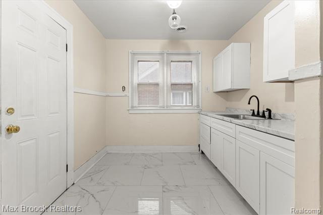 Builiding view thirty four for 17180 Kentucky, Detroit, MI. 48221