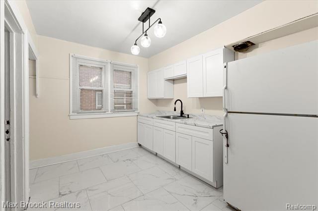 Builiding view twelve for 17180 Kentucky, Detroit, MI. 48221