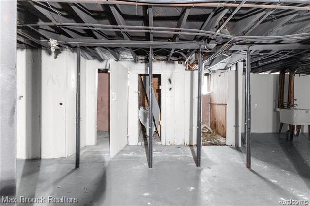 Builiding view twenty three for 17180 Kentucky, Detroit, MI. 48221