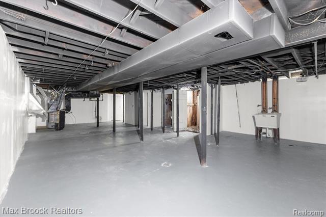 Builiding view twenty two for 17180 Kentucky, Detroit, MI. 48221