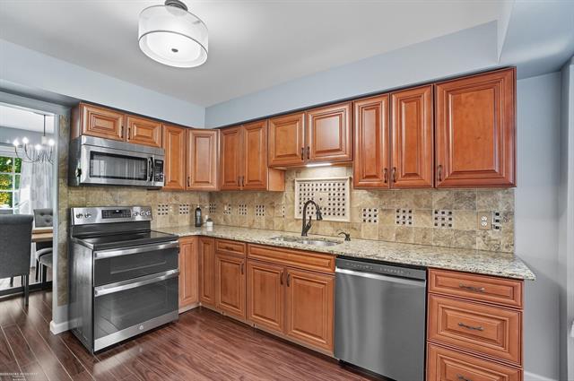 Builiding view fifteen for 15774 Golfview, Riverview, MI. 48193