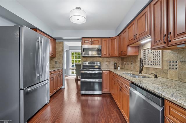 Builiding view seventeen for 15774 Golfview, Riverview, MI. 48193