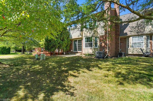 Builiding view thirty eight for 15774 Golfview, Riverview, MI. 48193