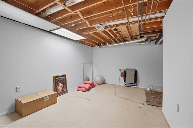 Builiding view thirty four for 15774 Golfview, Riverview, MI. 48193