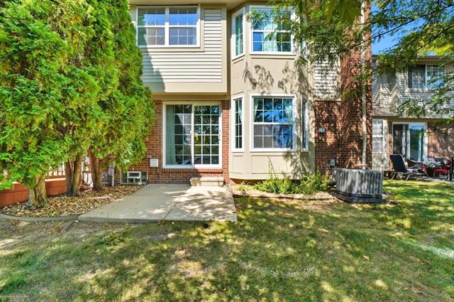 Builiding view thirty nine for 15774 Golfview, Riverview, MI. 48193