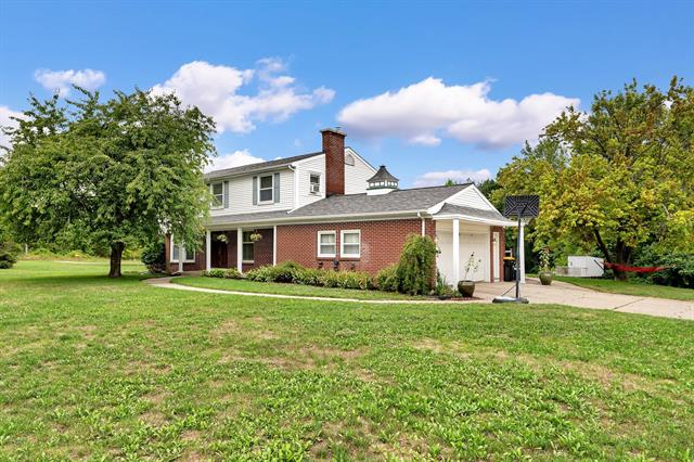 front view for 319 Greenridge Drive Nw, Grand Rapids, Mi. 49544