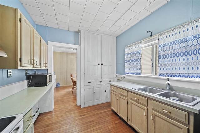 Builiding view nineteen for 206 Marshall St, Brooklyn, MI. 49230