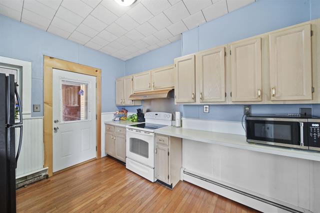 Builiding view seventeen for 206 Marshall St, Brooklyn, MI. 49230