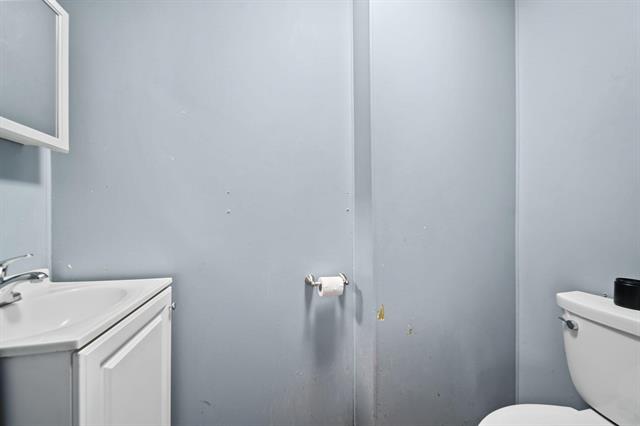 Builiding view twenty five for 206 Marshall St, Brooklyn, MI. 49230