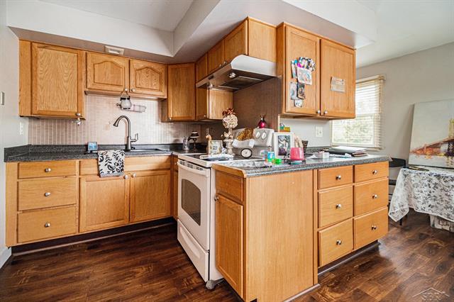 Builiding view eighteen for 708 Harrison, Monroe, MI. 48161