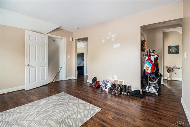 Builiding view fifteen for 708 Harrison, Monroe, MI. 48161