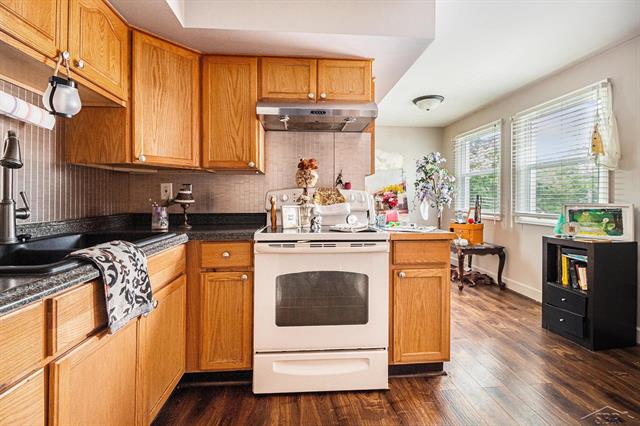 Builiding view seventeen for 708 Harrison, Monroe, MI. 48161