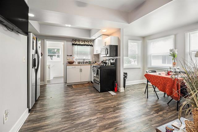 Builiding view two for 708 Harrison, Monroe, MI. 48161