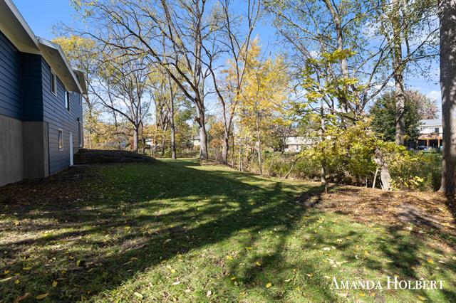 Builiding view seventy five for 5106 Bridle Creek, Grand Rapids, MI. 49508