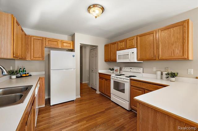 Builiding view fourteen for 44119 Kendyl, Sterling Heights, MI. 48314