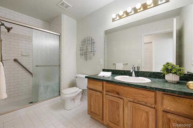 Builiding view seventeen for 44119 Kendyl, Sterling Heights, MI. 48314