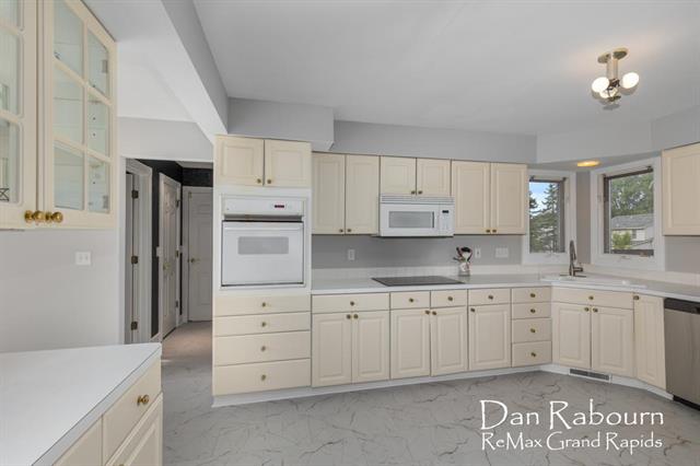 Builiding view eleven for 5391 Ticonderoga, Grand Rapids, MI. 49508