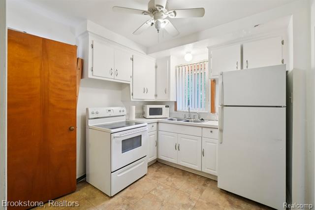 Builiding view eight for 24260 Coolidge Highway, Oak Park, MI. 48237