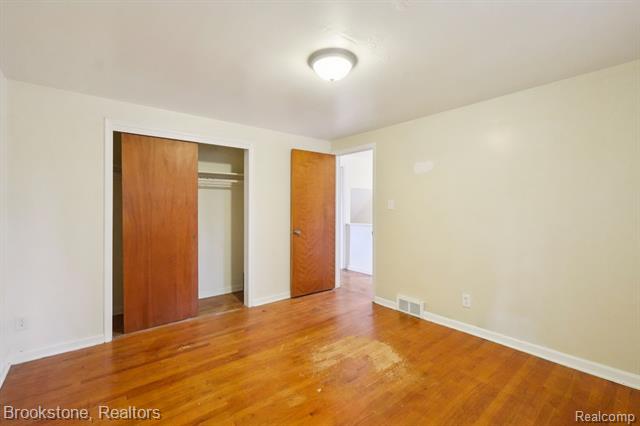 Builiding view fourteen for 24260 Coolidge Highway, Oak Park, MI. 48237