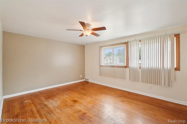 Builiding view nine for 24260 Coolidge Highway, Oak Park, MI. 48237