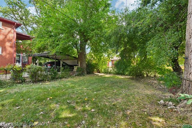 Builiding view nineteen for 24260 Coolidge Highway, Oak Park, MI. 48237