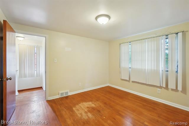 Builiding view thirteen for 24260 Coolidge Highway, Oak Park, MI. 48237