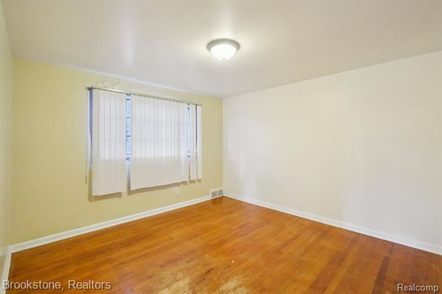 Builiding view twelve for 24260 Coolidge Highway, Oak Park, MI. 48237