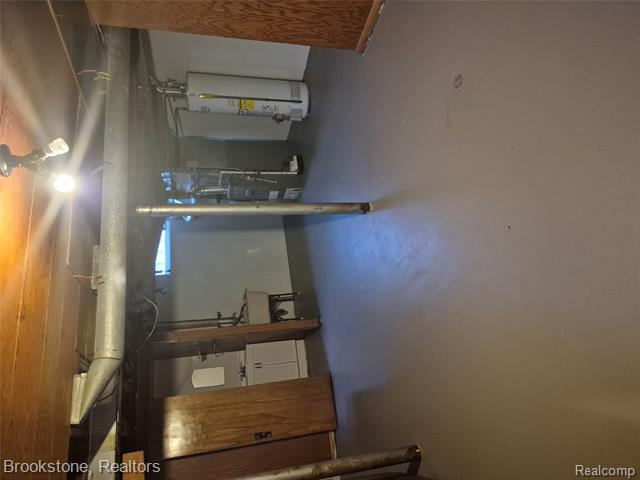 Builiding view twenty three for 24260 Coolidge Highway, Oak Park, MI. 48237