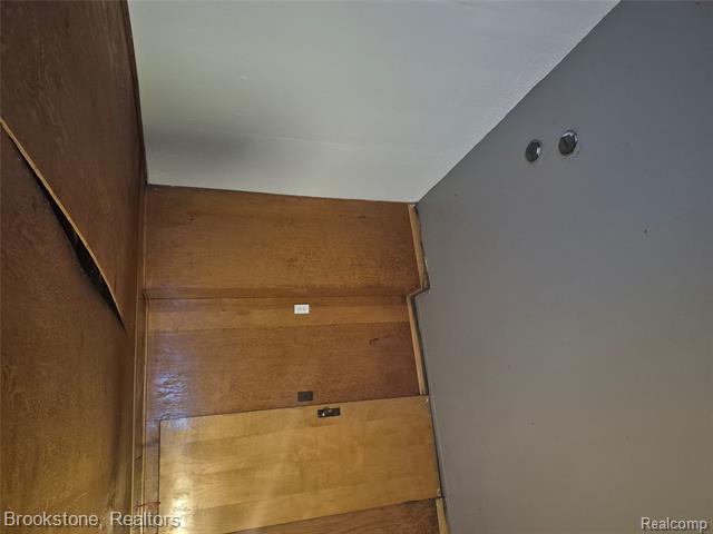 Builiding view twenty two for 24260 Coolidge Highway, Oak Park, MI. 48237