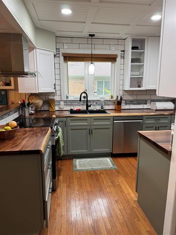 Builiding view eight for 300 Brady, Chesaning, MI. 48616