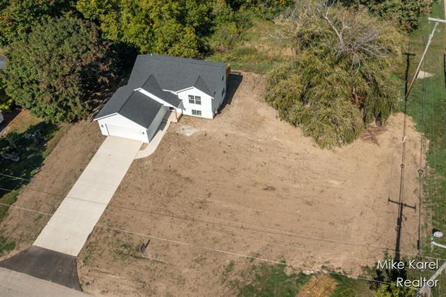 Builiding view twenty one for 10613 68Th, Allendale, MI. 49401