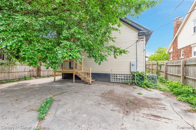 Builiding view thirty one for 13918 Terry, Detroit, MI. 48227