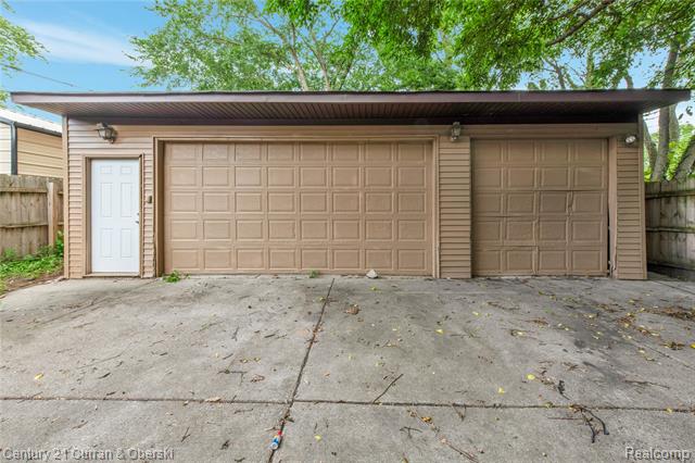 Builiding view twenty eight for 13918 Terry, Detroit, MI. 48227