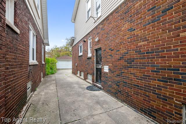Builiding view forty two for 16565 Roselawn, Detroit, MI. 48221