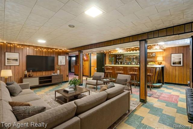 Builiding view forty for 16565 Roselawn, Detroit, MI. 48221