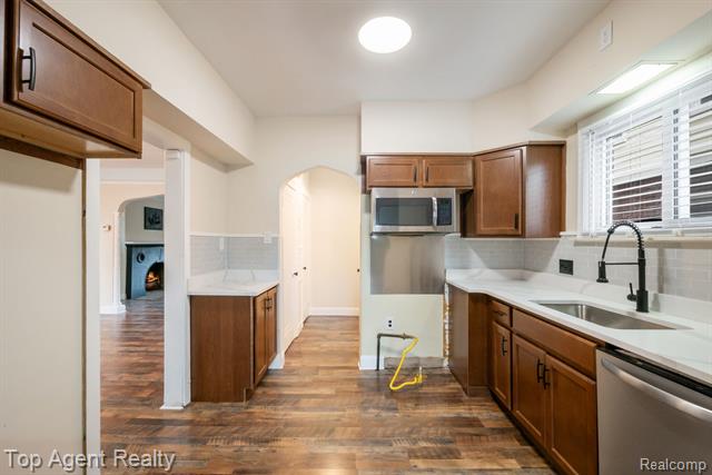 Builiding view four for 16565 Roselawn, Detroit, MI. 48221
