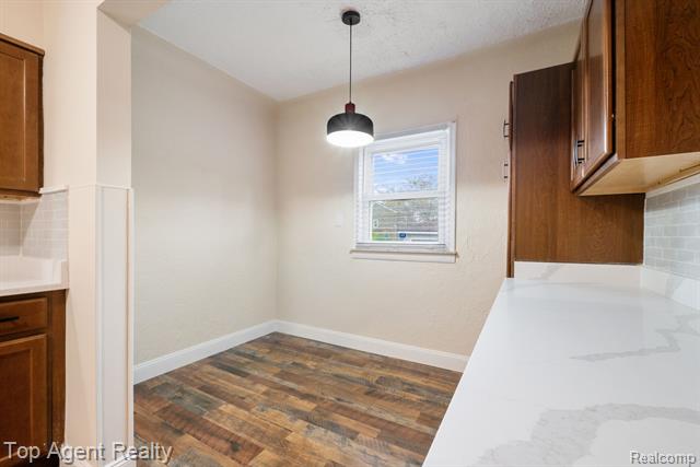 Builiding view seven for 16565 Roselawn, Detroit, MI. 48221