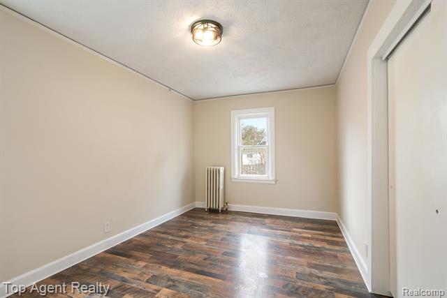 Builiding view thirty two for 16565 Roselawn, Detroit, MI. 48221