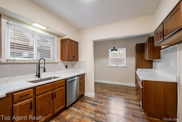 Builiding view three for 16565 Roselawn, Detroit, MI. 48221